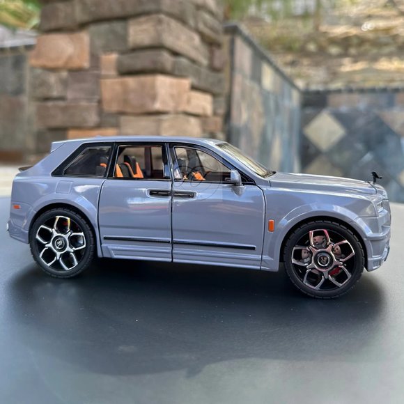 1:20 scale Rolls-Royce CULLINAN DIECAST WITH HEADLIGHT & Diecast - Picture 5 of 8